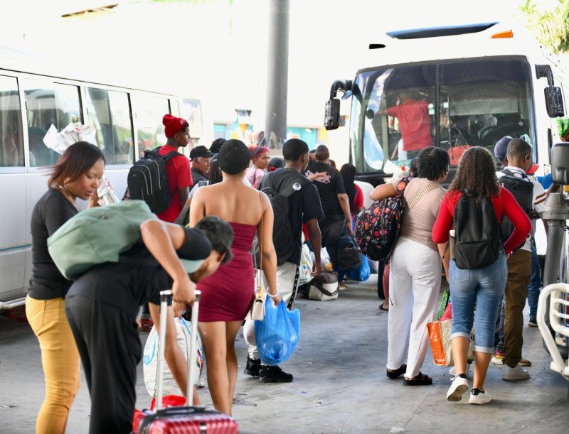 Aumenta el flujo de pasajeros al interior