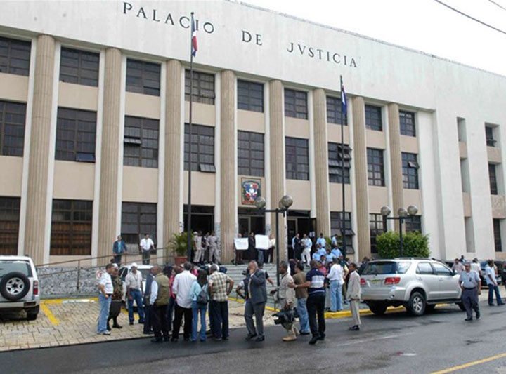 Compras de mobiliarios sin evidencias de adquisición