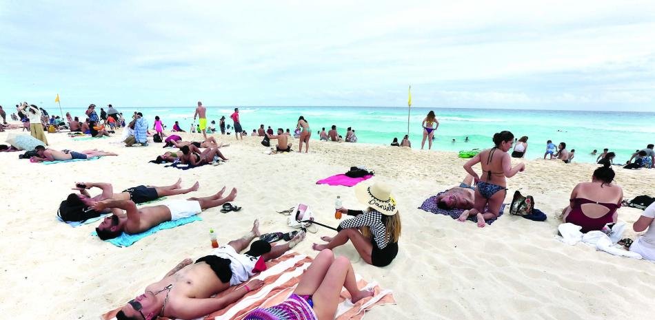 Anuncian facilidad de entrar al país solo con pasaporte vigente