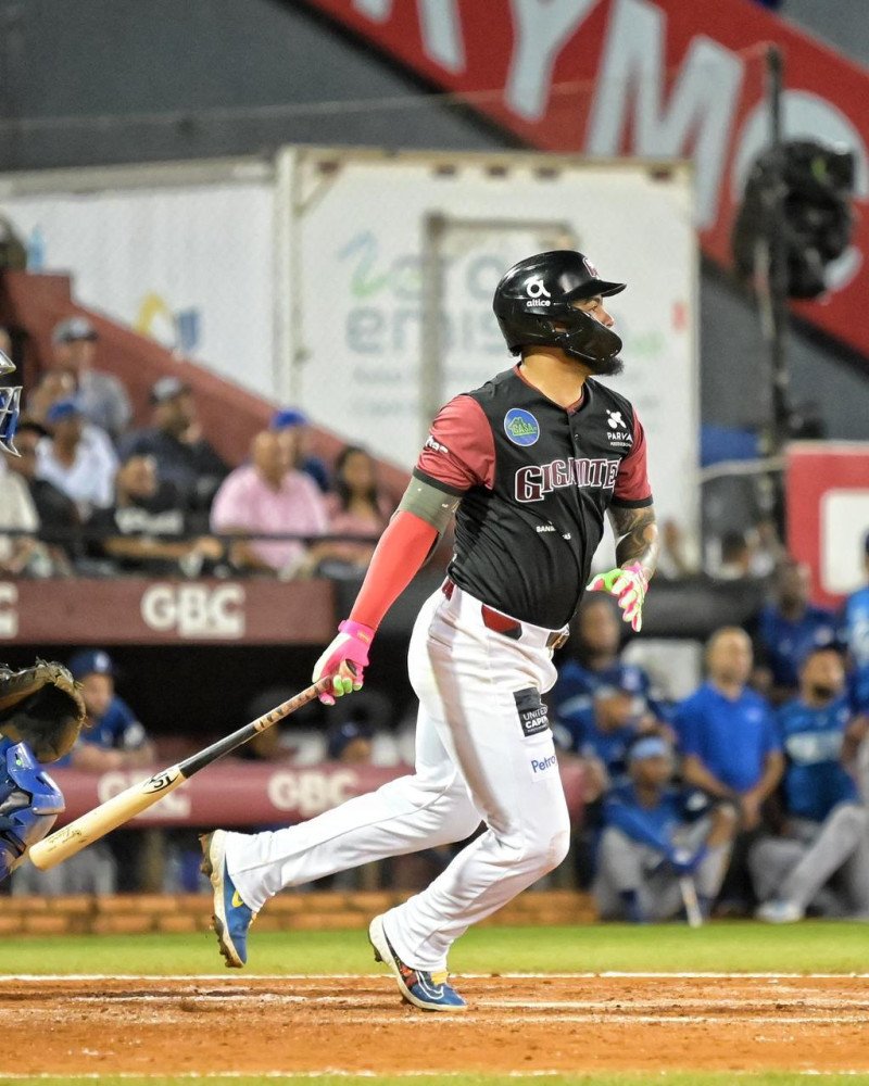 Gigantes se imponen a los Tigres del Licey