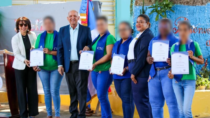 Formación para la libertad: 120 internos reciben certificados en el CCR Rafey Mujeres