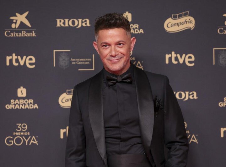 Sanz dice «Conozco a Julio Iglesias y me cuesta mucho creer que pueda intentar abusar»