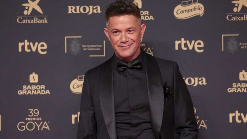 Sanz dice «Conozco a Julio Iglesias y me cuesta mucho creer que pueda intentar abusar»