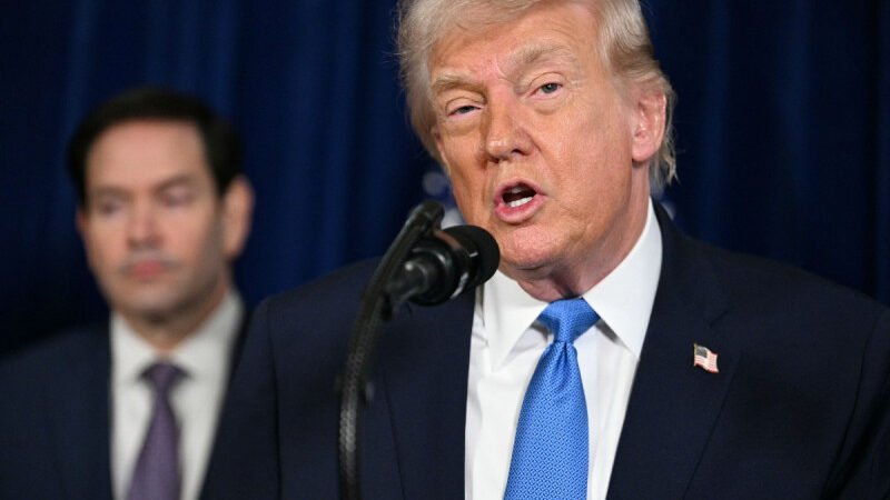 Trump advierte a Petro que «cuide su trasero» y dice que Cuba debería preocuparse