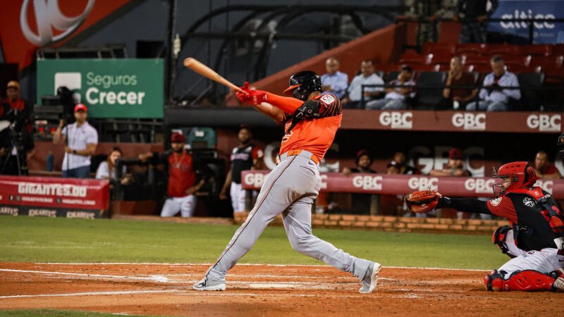 Toros se imponen a Gigantes que siguen sin ganar