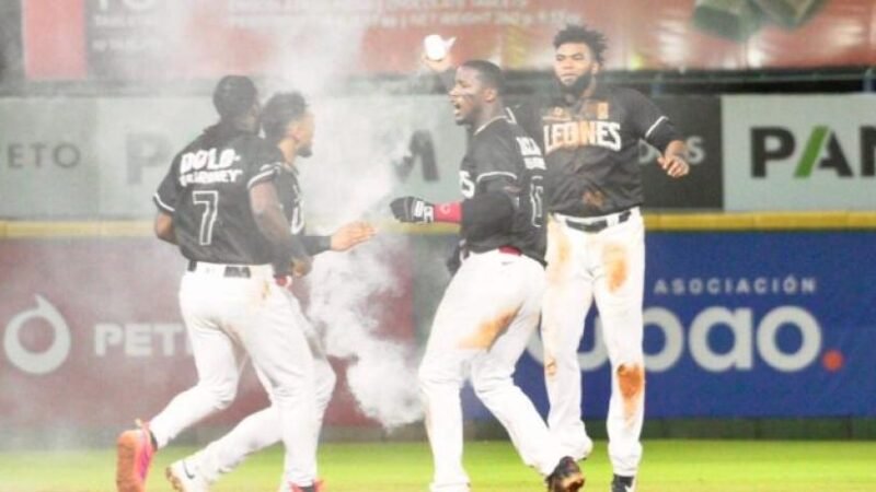Hit de Junior Lake elimina Gigantes y los Leones se quedan solos en primero