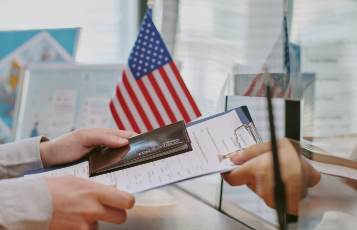 Estados Unidos pide a sus ciudadanos que no viajen o salgan «inmediatamente» de Venezuela