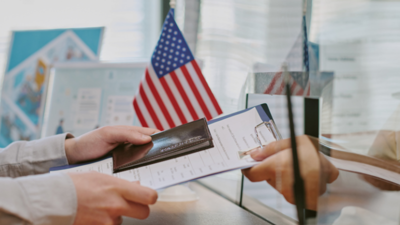 Estados Unidos pide a sus ciudadanos que no viajen o salgan «inmediatamente» de Venezuela