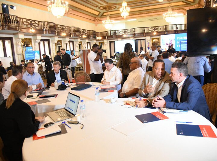 El BID apoya al asesor británico en el primer Consejo de Gobierno de 2026