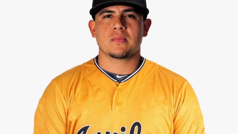 Águilas contratan un infielder y dos relevistas