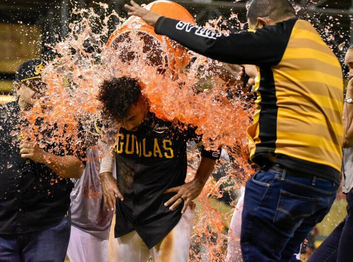 Águilas Cibaeñas dejan a Gigantes en el terreno con hit de Ezequiel Durán