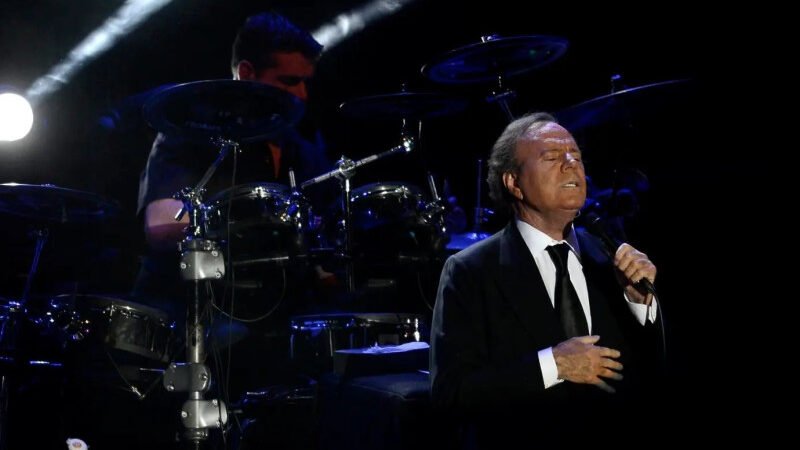 Julio Iglesias prepara su defensa: «Todo se va a aclarar»