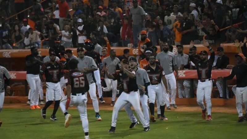 Los Toros eliminan a las Águilas y enfrentarán al Escogido en la Serie Final