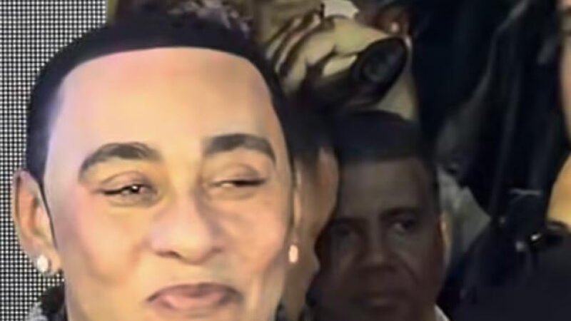 Tras un año alejado de los escenarios reaparece  con físico mejorado