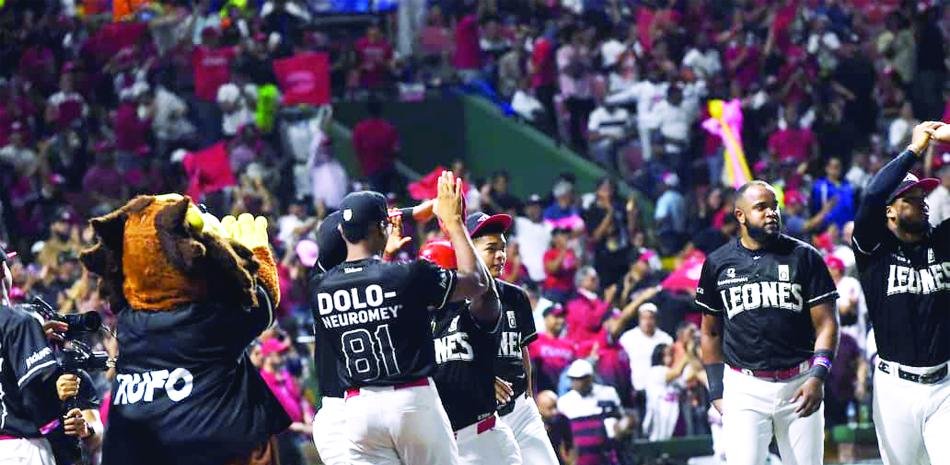 Escogido viene de atrás y gana primero de la final