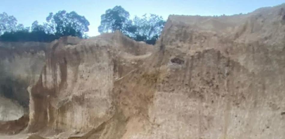 Mueren dos persona y una herida en derrumbe de mina de materiales