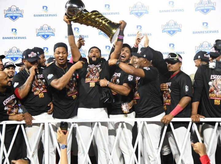Escogido blanquea 1-0 a los Toros en el 5to. juego de la final. Es bicampeón y logra su corona 18 de por vida