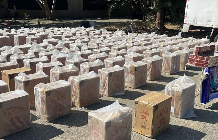 Cuatro personas apresadas y le ocupan 1.6 millones de cigarrillos en operativo en Navarrete, Santiago