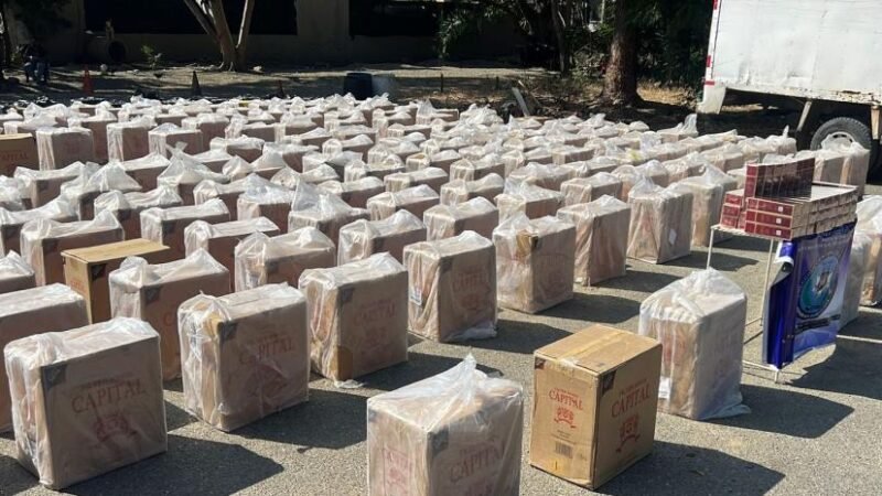 Cuatro personas apresadas y le ocupan 1.6 millones de cigarrillos en operativo en Navarrete, Santiago