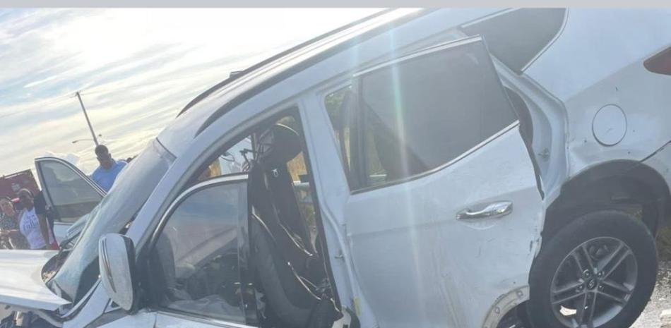 En el accidente de tránsito en la circunvalación de Baní mueren 3 y 5 heridos
