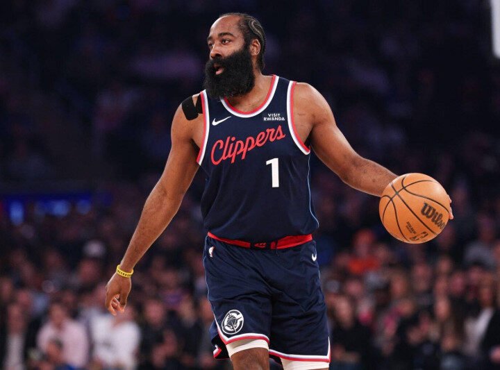 Cambian a James Harden por Darius Garland