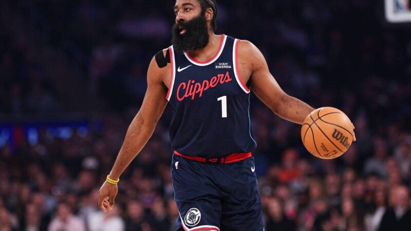 Cambian a James Harden por Darius Garland