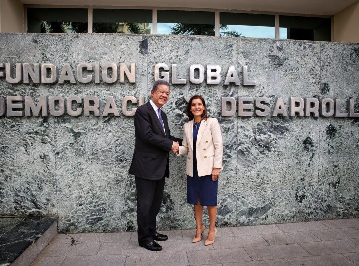 Embajadora de Estados Unidos visita a Leonel en Funglode