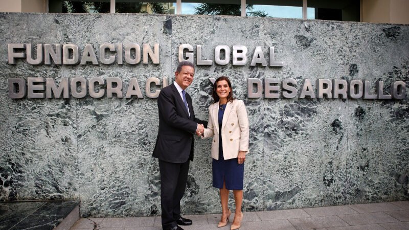 Embajadora de Estados Unidos visita a Leonel en Funglode