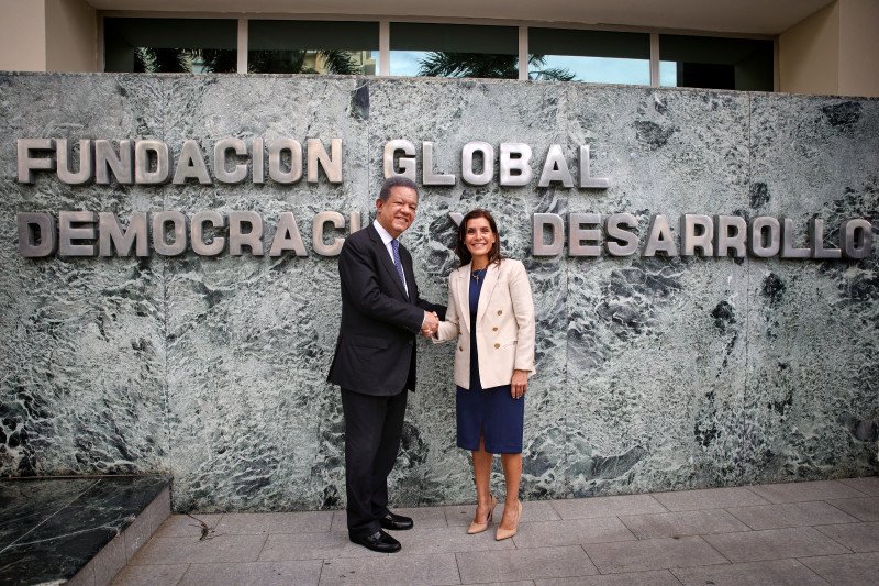 Embajadora de Estados Unidos visita a Leonel en Funglode