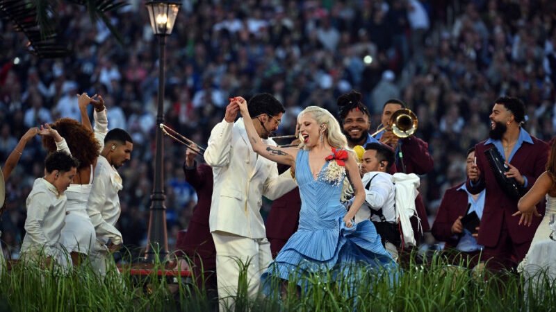 Lady Gaga y Ricky Martin aparecen «por sorpresa» en el descanso de Bad Bunny