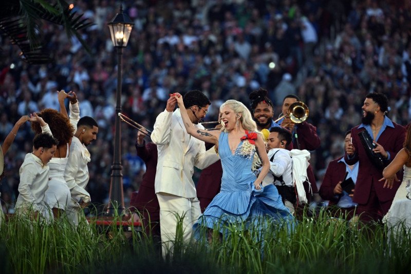 Lady Gaga y Ricky Martin aparecen «por sorpresa» en el descanso de Bad Bunny