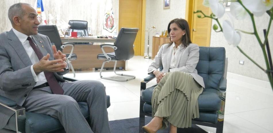 Embajadora de EE.UU. encabeza actividad con el presidente de la DNCD