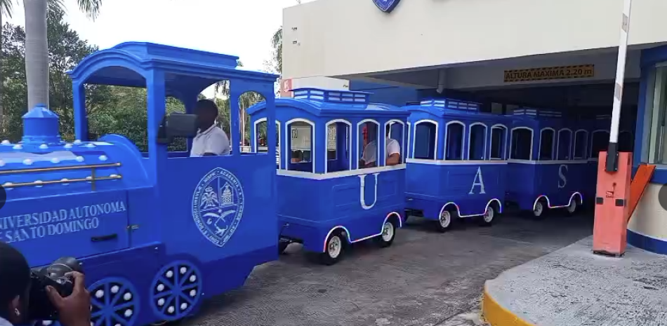 La UASD desplaza estudiantes a lo interno en tren eléctrico