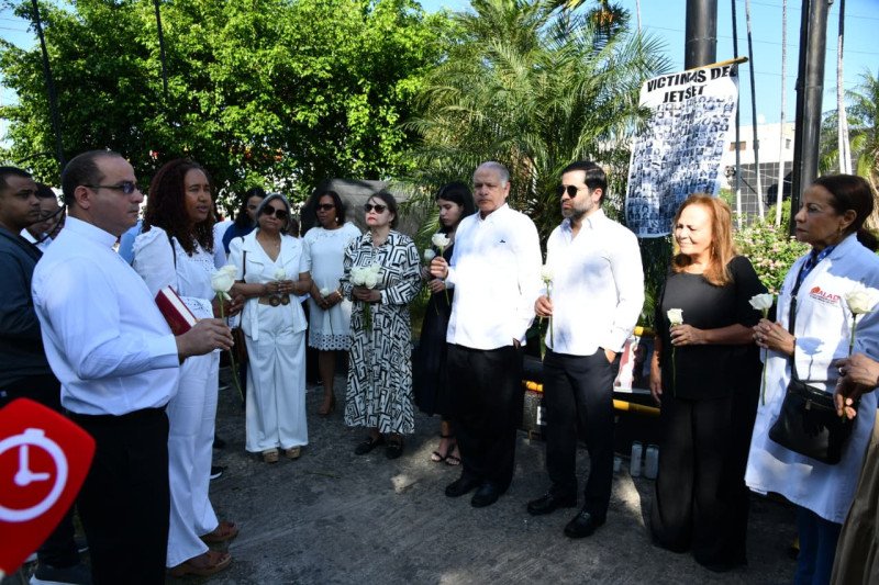 Recuerdan esposa de colega fallecida en el Jet Set