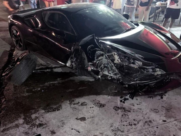 El Alfa impacta poste del tendido eléctrico con su Ferrari