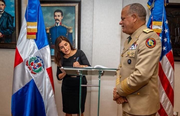 Leah Campos se reúne con ministro de Defensa y hablan de seguridad