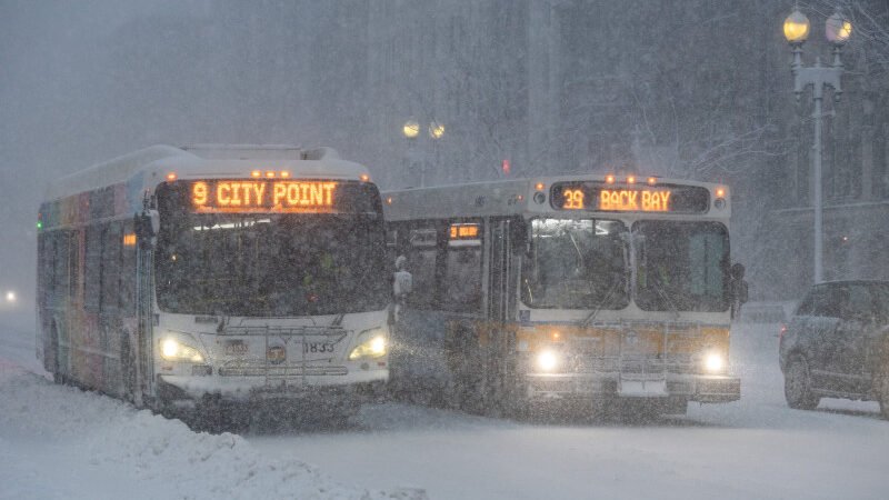 Tormenta invernal pone en toque de queda a Nueva York este lunes
