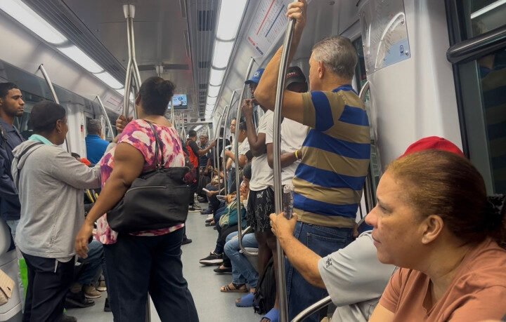 Llenan de aplausos el Metro de Los Alcarrizos a la salida del primer vagón