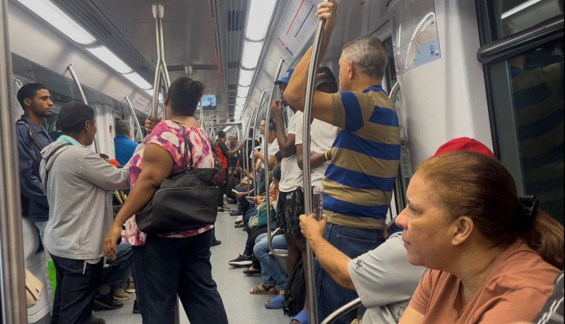 Llenan de aplausos el Metro de Los Alcarrizos a la salida del primer vagón