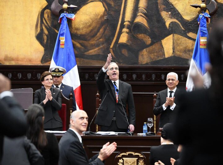 Abinader señala a Senasa y promete recuperar cada peso robado: En este gobierno no hay intocables