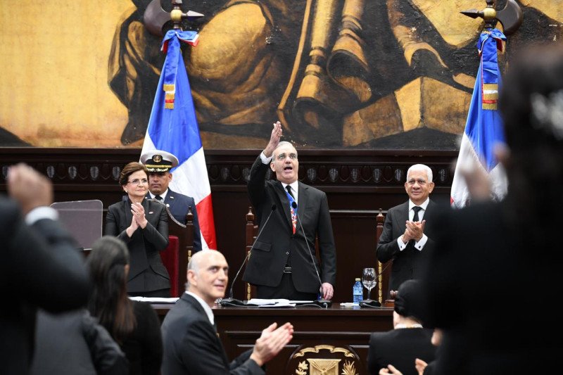 Abinader señala a Senasa y promete recuperar cada peso robado: En este gobierno no hay intocables