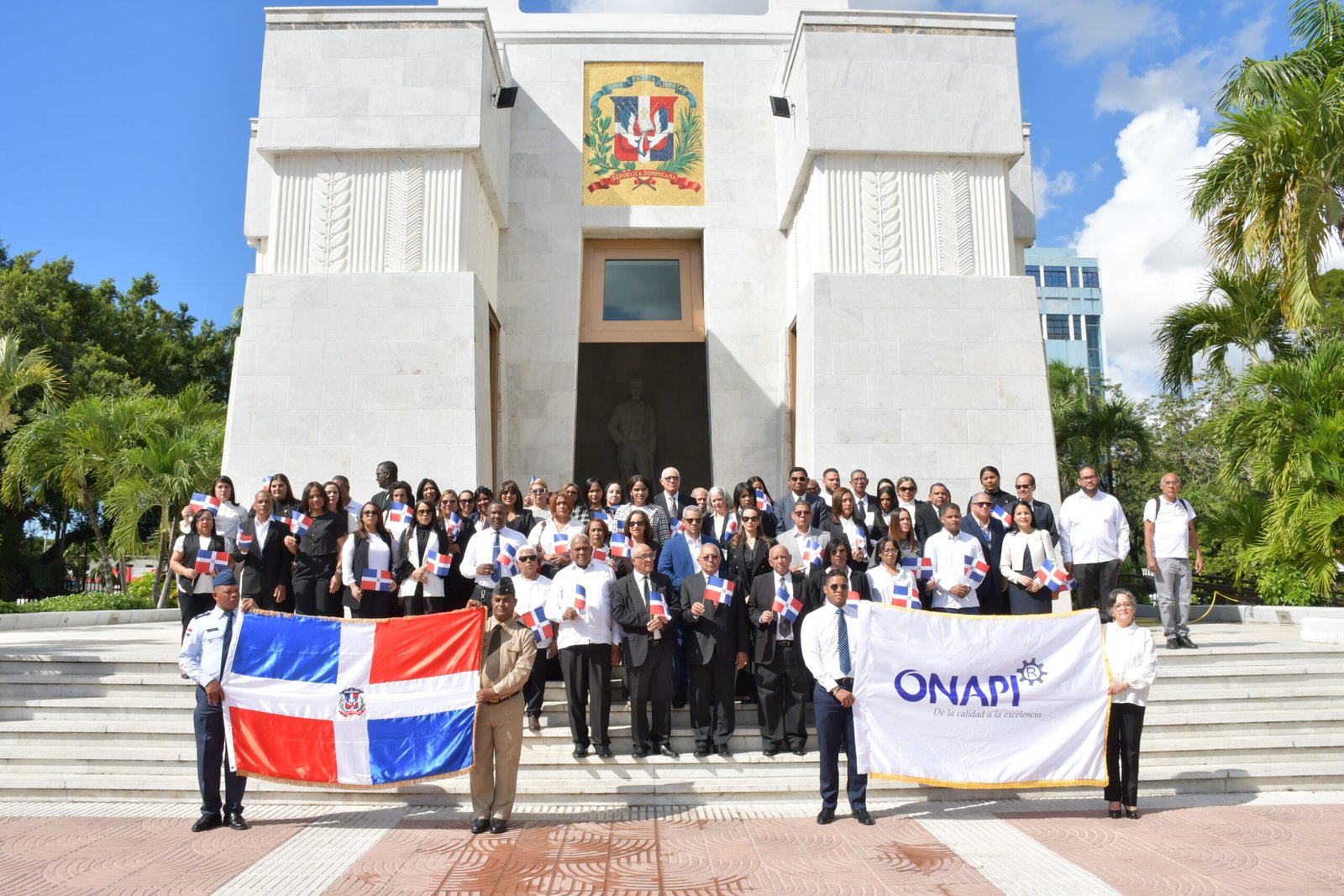 ONAPI rinde homenaje al Altar de la Patria en el Mes de la Patria