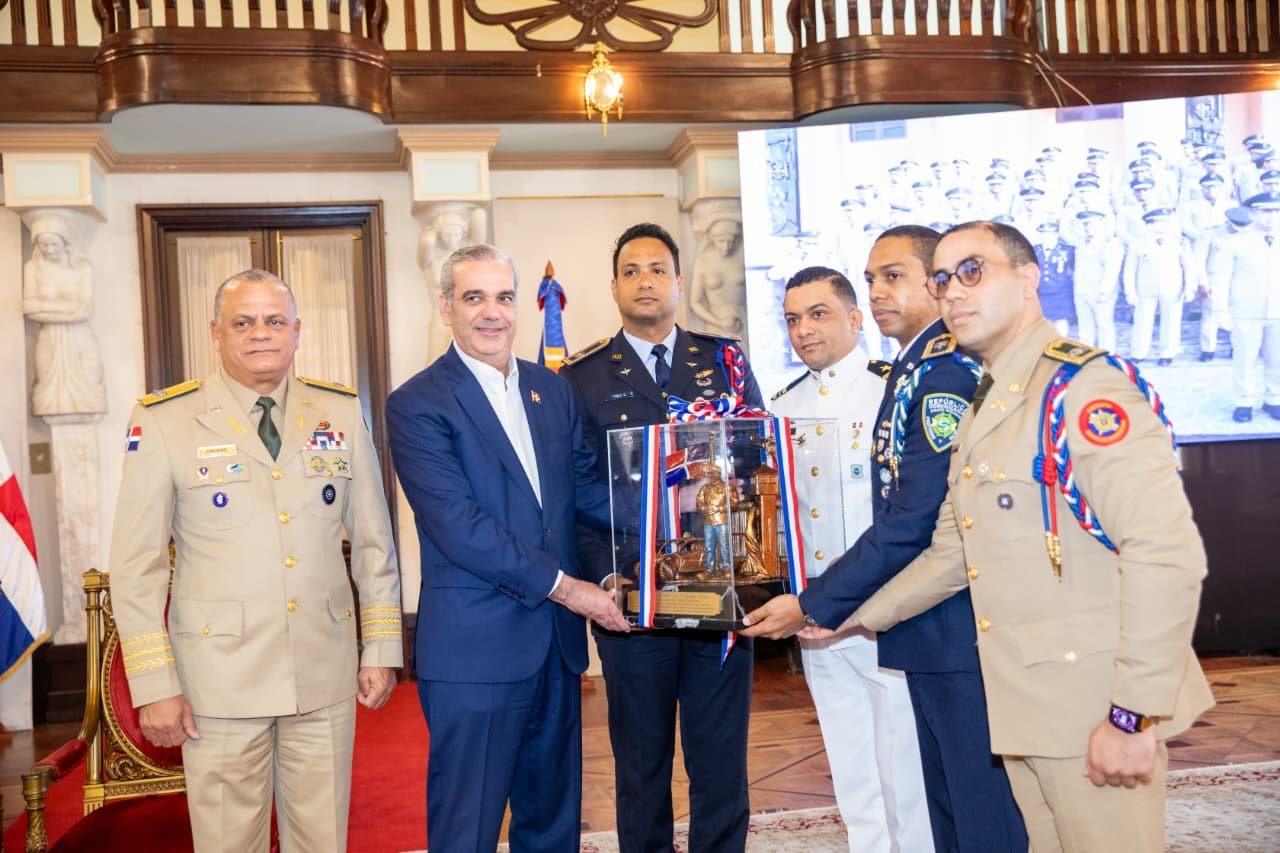 Abinader dice que gracias a Fuerzas Armadas y Policía Nacional, Dominicana se consolida como un faro de paz en la región