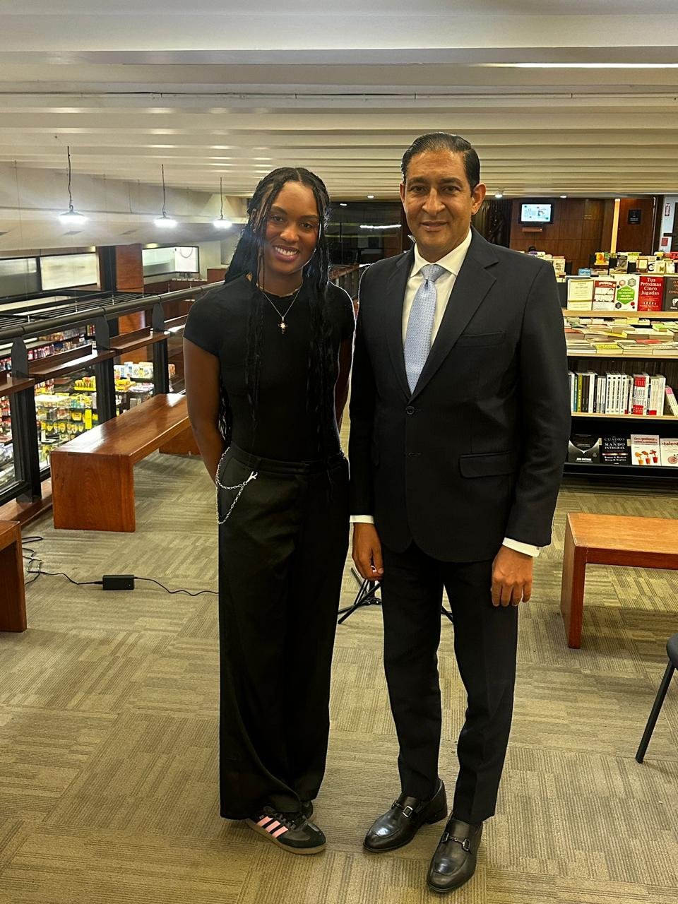 Académico Iván Gatón llama a alerta ante  descrédito internacional en un documental