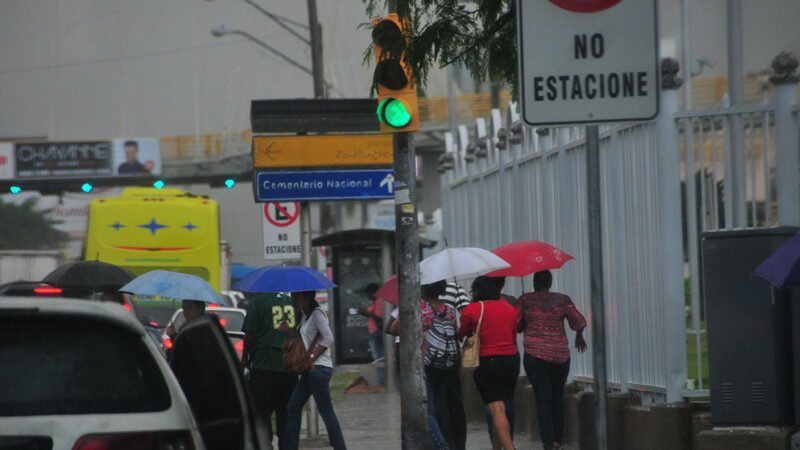 13 provincias en alerta por frente frío y vaguada