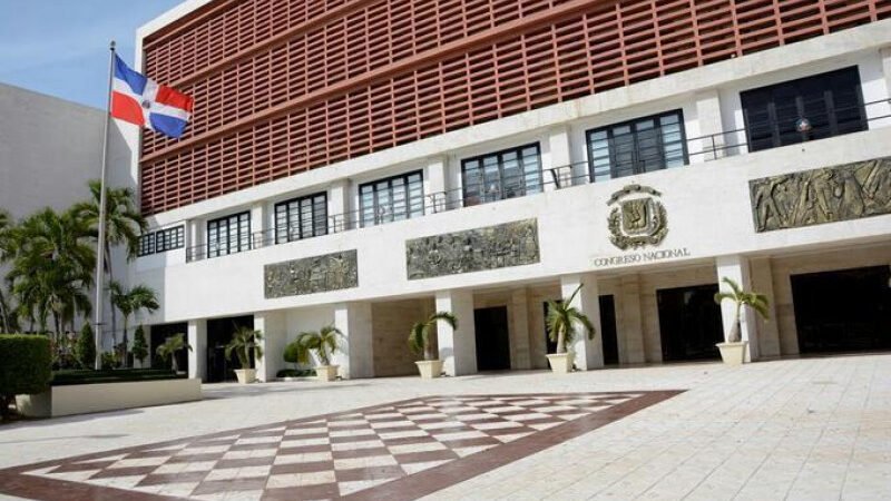 Promover una regulación para eliminar la candidatura independiente, habría cambios en la dirigencia política