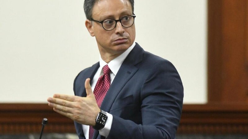 Rechazan salida del país a Jean Alain Rodríguez; historial médico carecía de traducciones legales