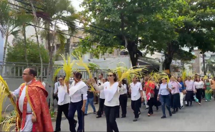 Bendito Domingo de Ramos nos protege de cosas malas