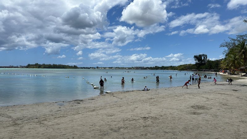 Prohíben fiestas masivas en playas y balnearios en Semana Santa