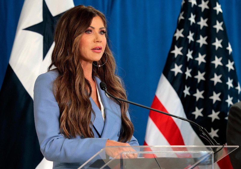 Kristi Noem se reúne con Abinader en Punta Cana